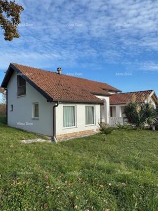 Prodaja - Samostoječa hiša na lepi in urejeni parceli, Kaštel!