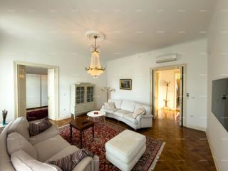 Renoviran stan v centru Pule!