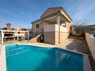 The translation of "Kuća sa dva stana" to Slovenian is "Hiša z dvema stanovanjem."