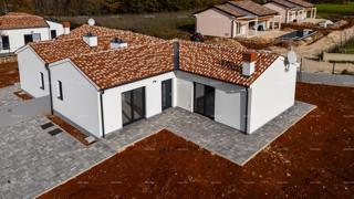 BARBAN, KOŽLJANI - Novogradnja / Dvojček, desni del. Ekološko naselje