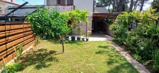 Hiša z dvema apartmajema, Medulin