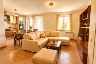 Stan v Rovinju – 76 m², 2 garaži