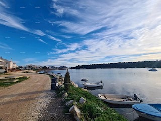 Tik ob plaži! Medulin! Gradbena parcela!