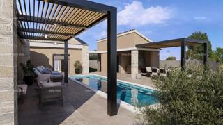 Građevinsko zemljišče s dovoljenjem in projektom vile z bazenom – 760 m²