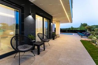 Moderna hiša z bazenom na odlični lokaciji, Medulin!