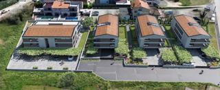 Prodaja stanov v moderni novogradnji s bazenom, Fažana!