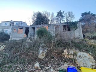 Gradbeno zemljišče s pogledom na morje