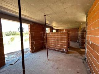 Nov projekt, Barbariga! Pritlično stanovanje z vrtom in parkiriščem, 500 m od morja