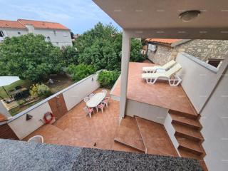 Hiša s pomožnim objektom. Medulin.