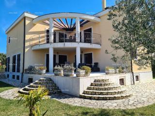 Medulin, Pošesi, samostojna vila 50 m od plaže.