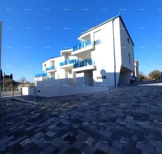 Moderen apartma v bloku E s parkirnim mestom in shrambo, blizu Umaga!