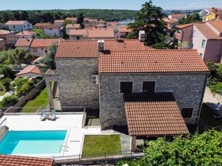 Prekrasna hiša s bazenom v Puli, idealna za družino ali naložbo