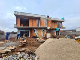 Dvoetažni stan s dvorištem – Barbariga