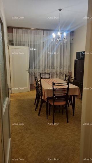 The translation of "Stan u centru Umaga" to Slovenian is "Stanovanje v centru Umaga."