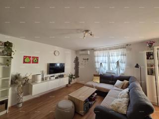 Pula – bližina Jadreški, Prostoren opremljen stan 71,89 m² s parkirnim mestom