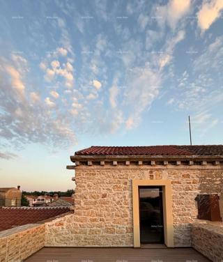 POREČ, Renovirana kamnita hiša s pogledom na morje
