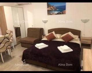 Prodaja renoviranega stanovanja v centru Červar Porta – 50 m od morja