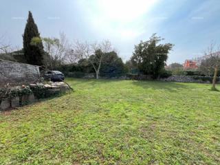 Peroj, gradbena parcela velikosti 1336 m²