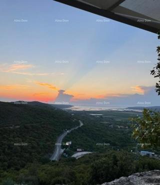 KAŠTEL – Gradbeno zemljišče 1.500 m² s panoramskim pogledom