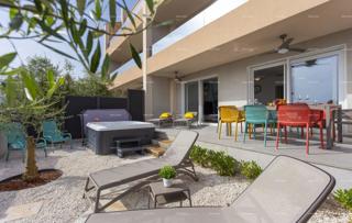 Moderna hiša v Medulinu, 800 m od centra in 150 m od morja – idealna za družino ali naložbo!