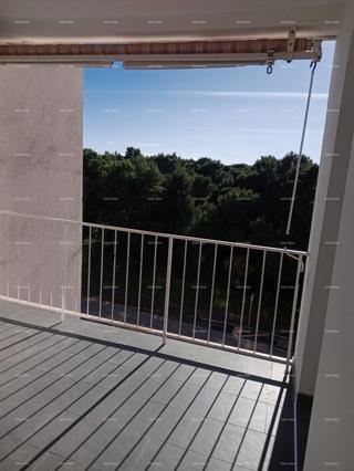 Prodaja - stan s pogledom na more - dve minute do sprehajalne poti Lungomare, Pula!