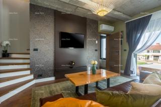 POREČ, Žbandaj – sodoben stan s strešno teraso in jacuzzijem