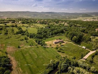 Istrsko posestvo s pogledom na Učko v Kršanu