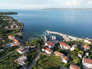 BANJ - KAMNITA HIŠA - PRITLIČJE 36 M2, PLUS NADSTROPJE, PLUS RUŠEVINA 81 m2. 135.000 €