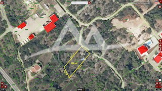 HITNO - HITNO - ATRAKTIVNA LOKACIJA - ZAZIDLJIVA PARCELA 899 M2 - 189.000€