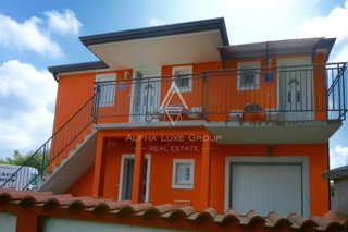 Istra, Poreč: Čudovita hiša s tremi stanovanji na prodaj