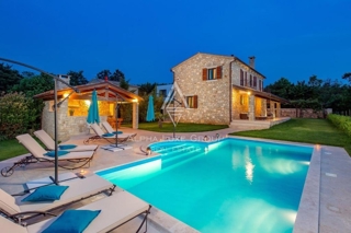 Čudovita kamnita vila z bazenom, Istra, Svetvinčenat