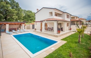 Vila z bazenom, mirna lokacija, v bližini Poreča.