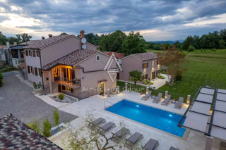 Istra, Pićan: Posest s 3 vilami na veliki parceli