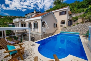 Čudovita Vila z bazenom in fantastičnim razgledom, Opatija