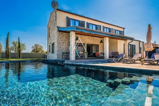Moderna vila, Istra, Brtonigla