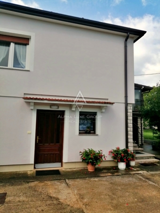Finida, Umag: Prostorna hiša s štirimi apartmaji
