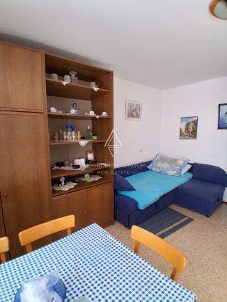 Poreč, Istra – Stanovanje za prenovo z balkonom