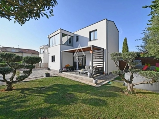 Istra, Poreč – pametna hiša z vrtom in jacuzzijem