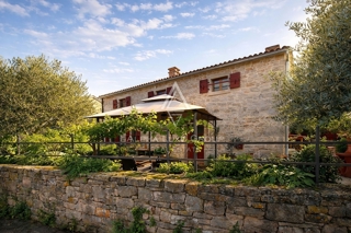 Istra, Kanfanar – Prenovljena kamnita hiša z vrtom