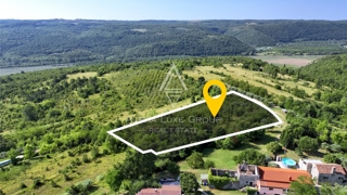 Grožnjan, Istra: Parcela s panoramskim razgledom na Mirno
