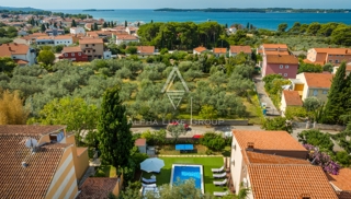 Pogled na morje v Fažani, Istra - Sproščen sprehod do Jadrana