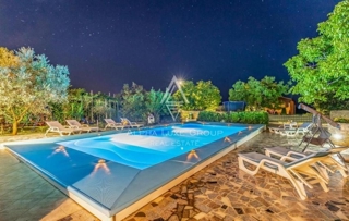 Vila z bazenom in dvema apartmajema, Istra, Pula