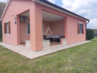 Lepa hiša na samem obdana z zelenjem, Istra, Ližnjan