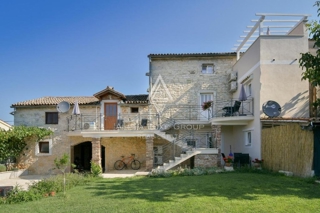 Kamnita hiša s štirimi apartmaji in pogledom na morje, Istra, Poreč