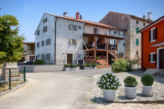 Buje, Istra: Kamnita Hiša za Investicijo