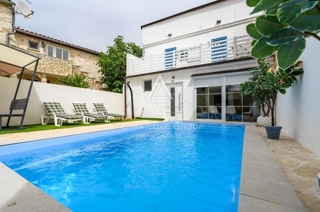 Istra, Poreč - Avtohtona istrska hiša blizu plaže