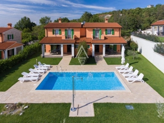 Istria, Rabac: slikovita hiša s pogledom na staro mesto