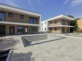 Svetvinčenat, Smoljanci - Na novo zgrajena moderna vila z bazenom naprodaj