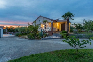 Čudovita vila z bazenom in velikim vrtom, Istra, Poreč