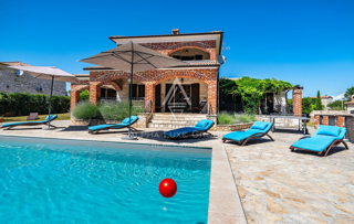 Istra, Višnjan: Kamnita vila z bazenom in intimo